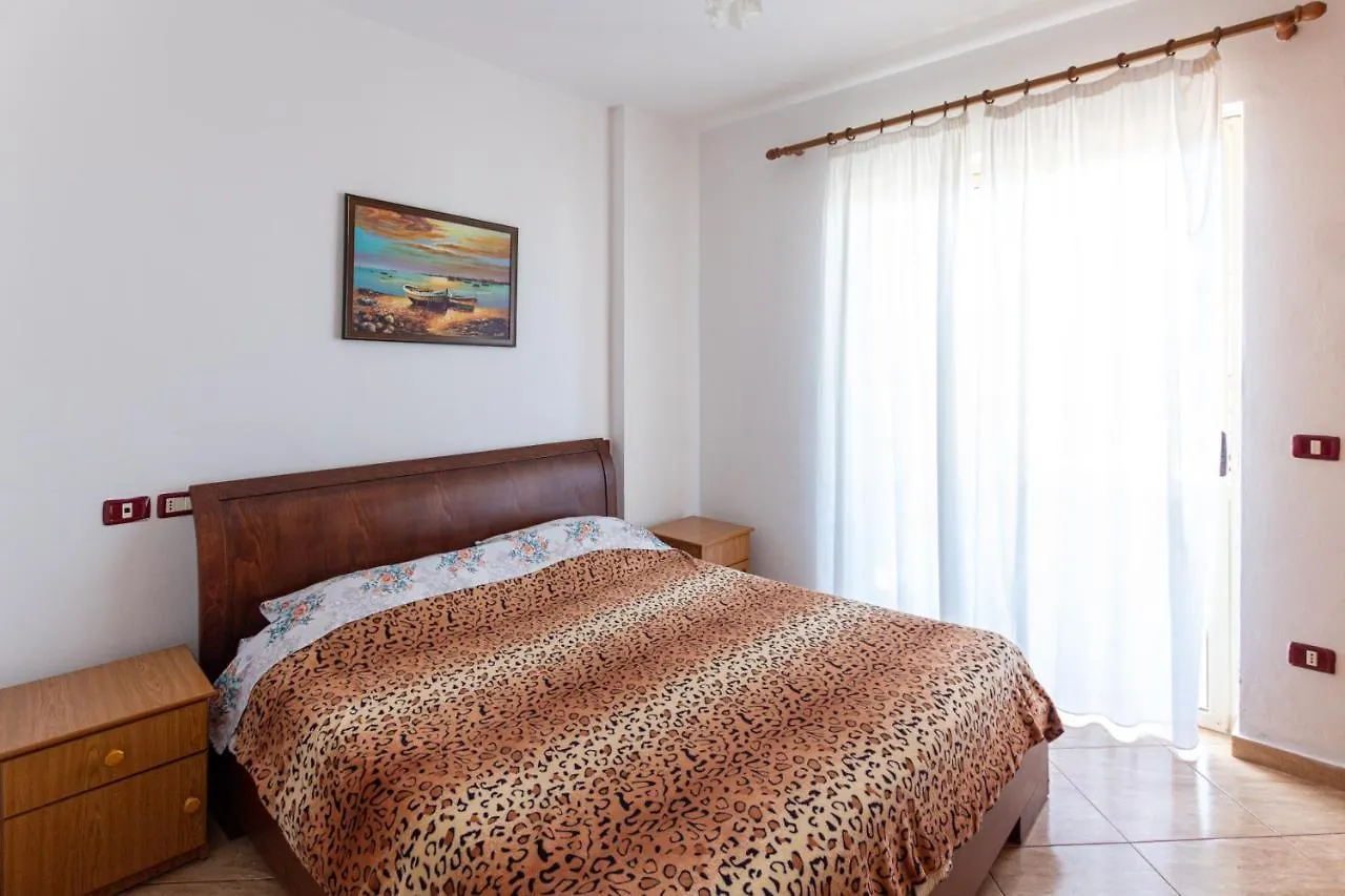 Seaside Retreat - 1 Bedroom Apartment By The Beach Dıraç