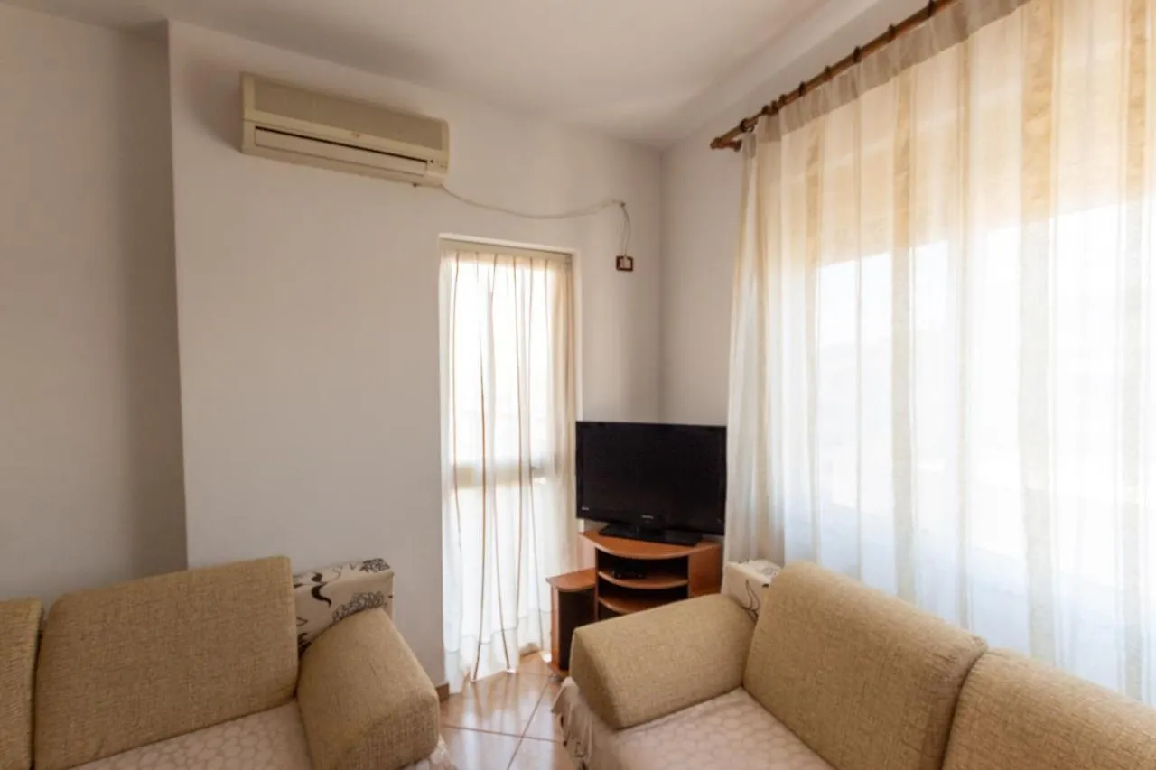 Seaside Retreat - 1 Bedroom Apartment By The Beach Dıraç