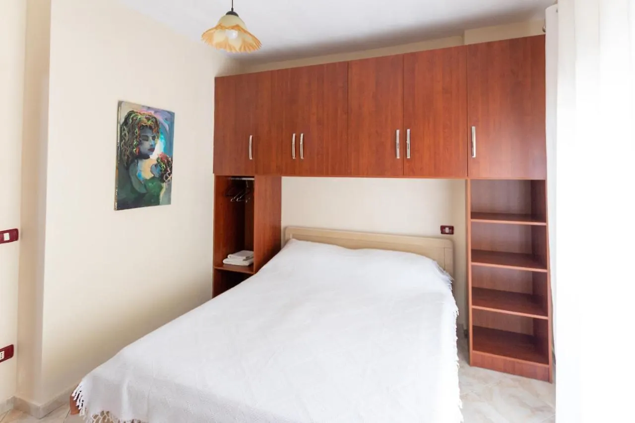 Seaside Retreat - 1 Bedroom Apartment By The Beach Dıraç