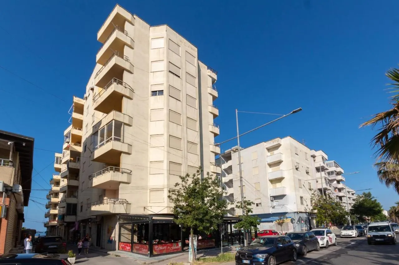 Seaside Retreat - 1 Bedroom Apartment By The Beach Dıraç
