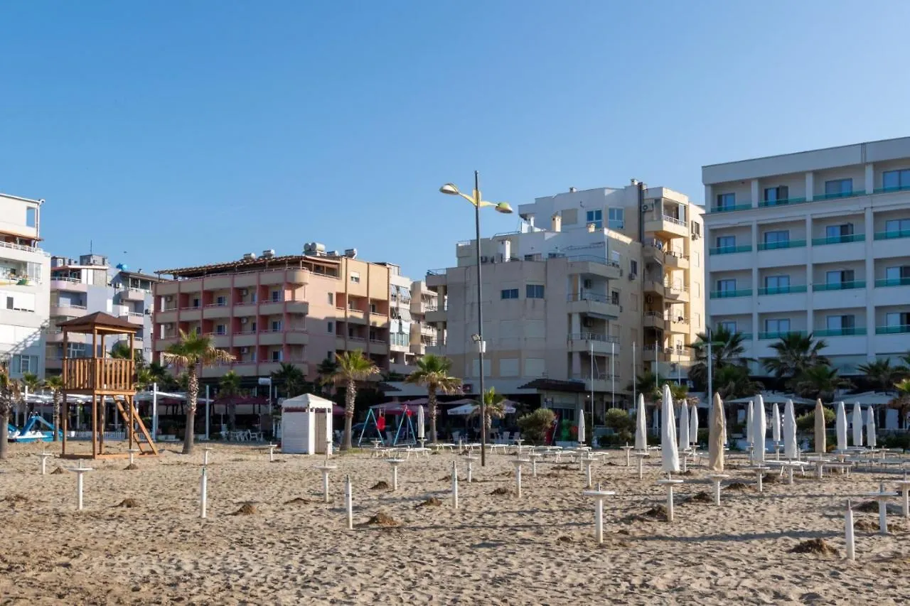 Seaside Retreat - 1 Bedroom Apartment By The Beach Dıraç